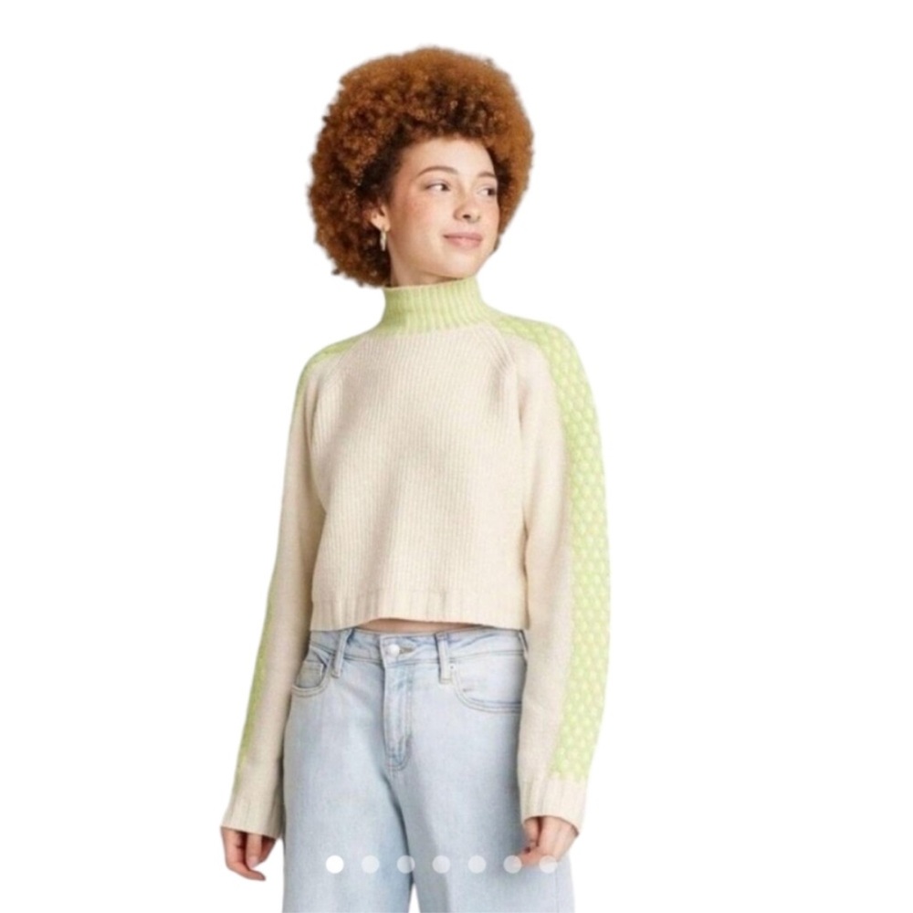 NWT Wild Fable Off White and Green Cropped Sweater Size Small